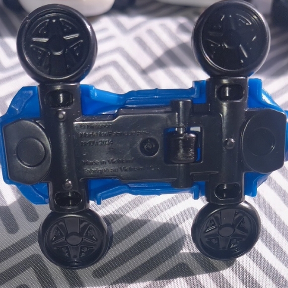 Set of 4 Mario Kart 8 Deluxe McDonald's Toys - Mario Luigi Peach Donkey Kong DK - Picture 8 of 16